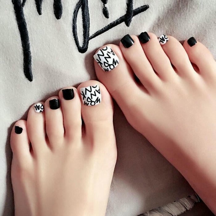 nail chân màu đen