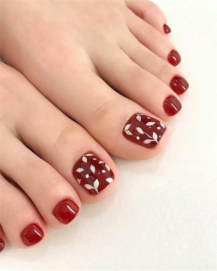 nail chân màu đỏ rượu