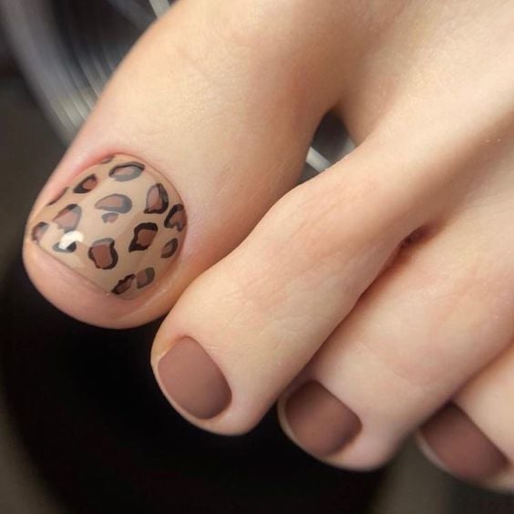 nail chân màu nâu sữa