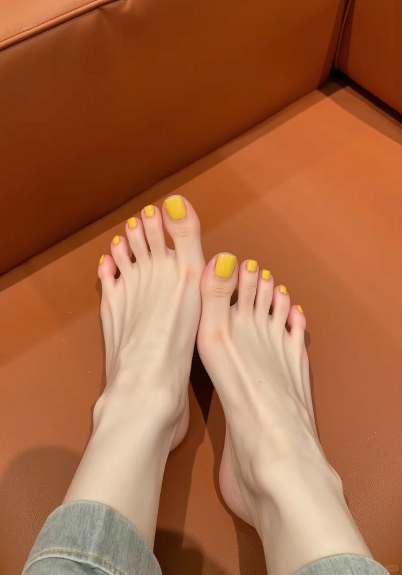 nail chân màu vàng cực chất