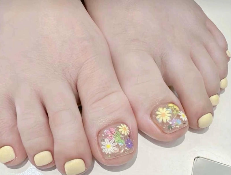 nail chân màu vàng cực hot