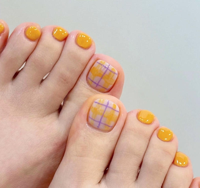 nail chân màu vàng cực sang