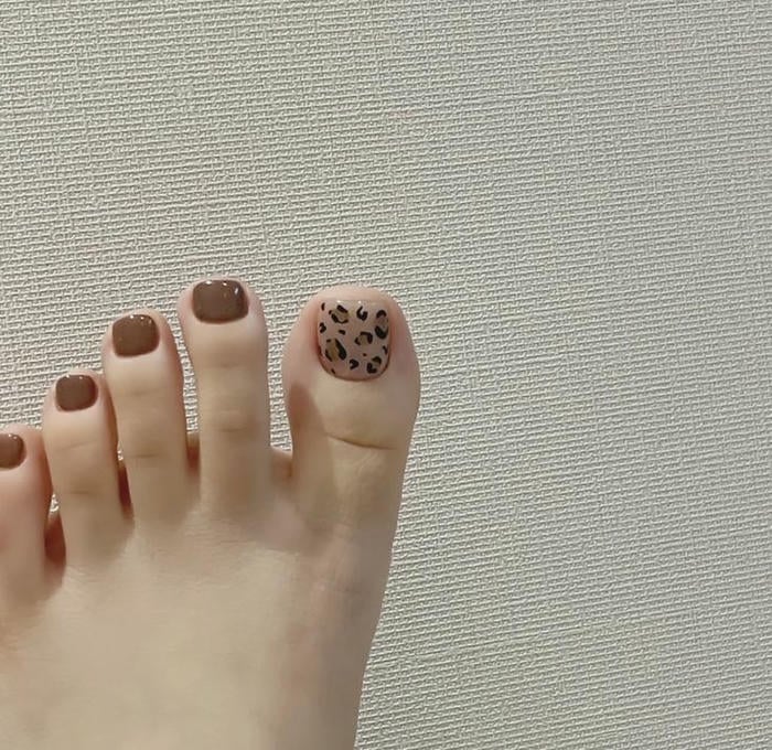 nail chân nâu