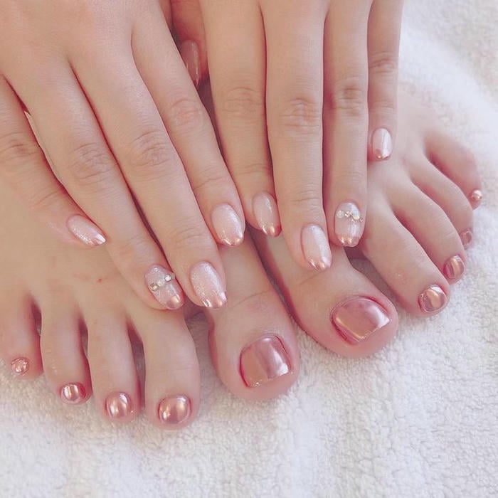 nail chân tráng gương ngọc trai hồng đẹp