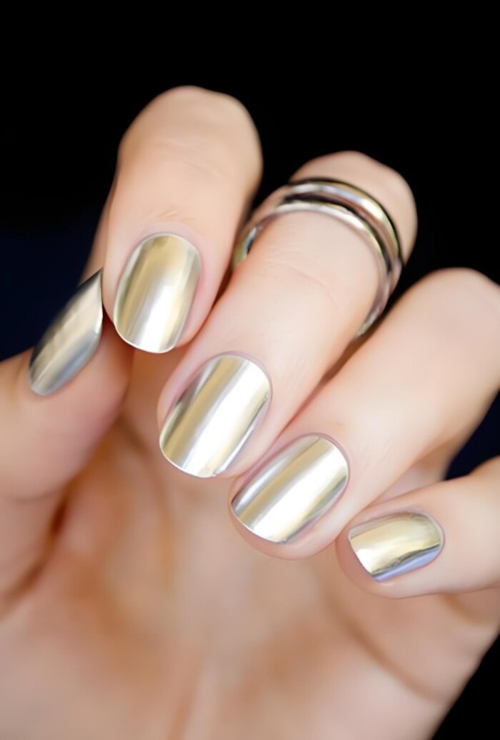 nail màu bạc móng ngắn đẹp
