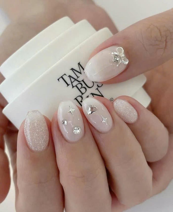 nail nhọn trắng