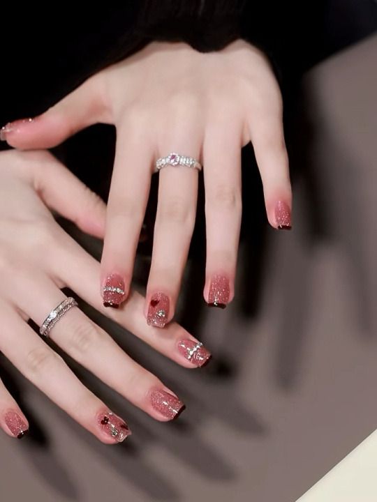 nail tết tinh tế hiện đại