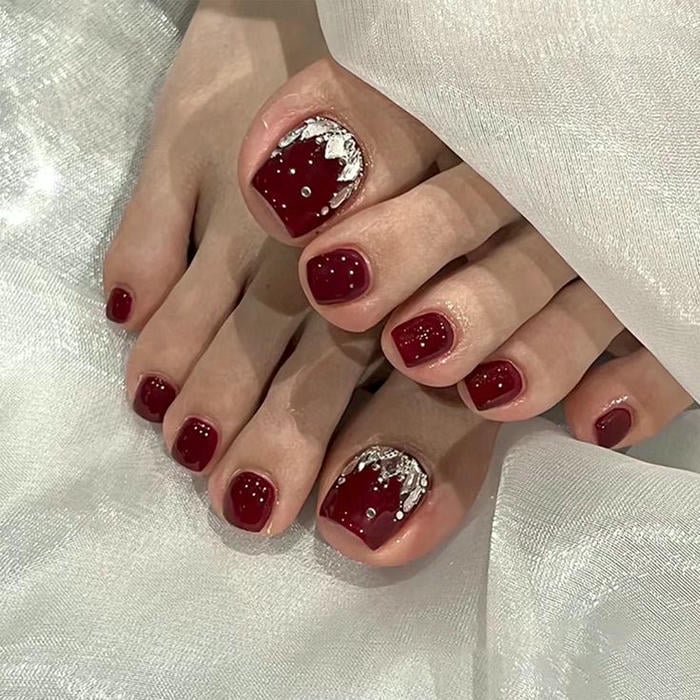 sơn móng chân màu đỏ cherry
