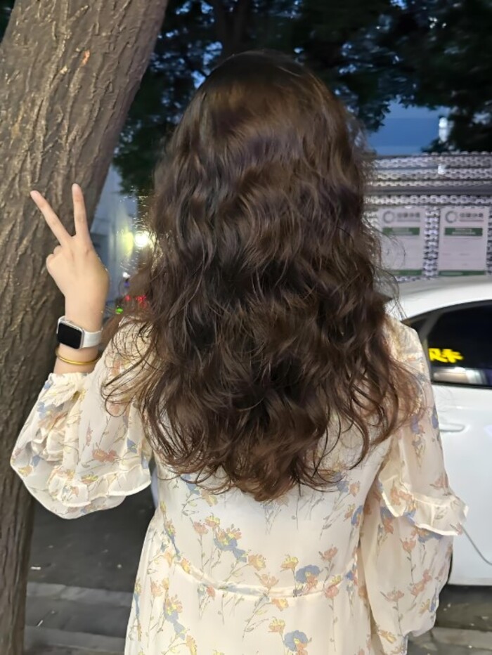 tóc ngắn uốn gợn sóng