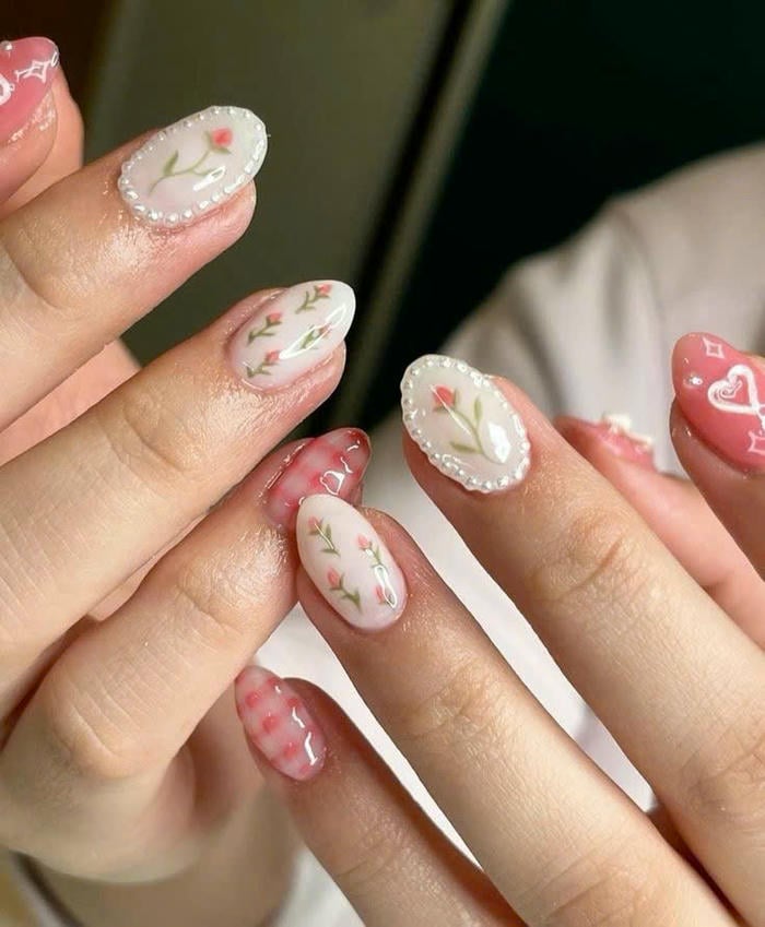 vẽ hoa văn nail đẹp