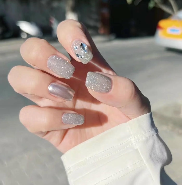 我给美甲师的和美甲师给我的_奇奇怪怪_来自小红书网页版