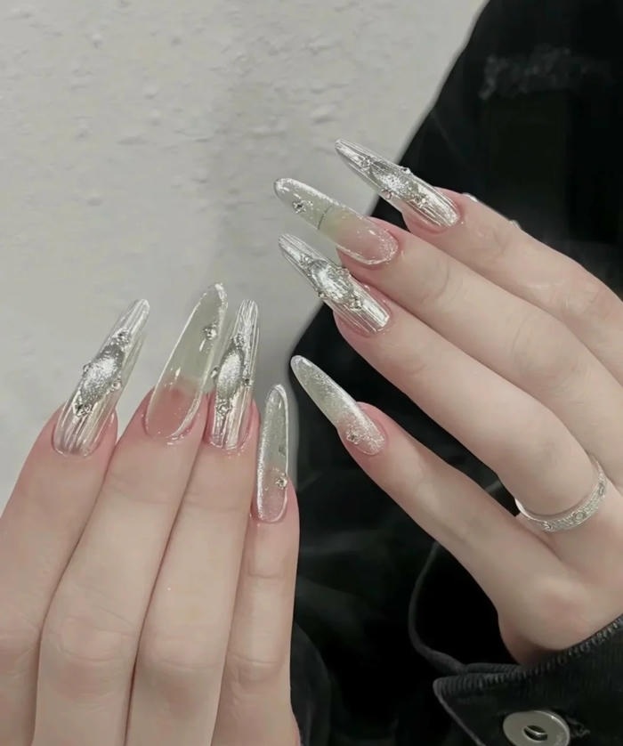 银色山泉🫧清冷气质感美甲推荐_2_落棠季_来自小红书网页版