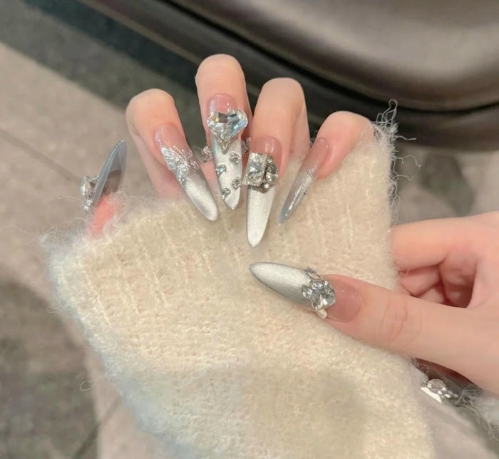 银色山泉🫧清冷气质感美甲推荐_3_落棠季_来自小红书网页版