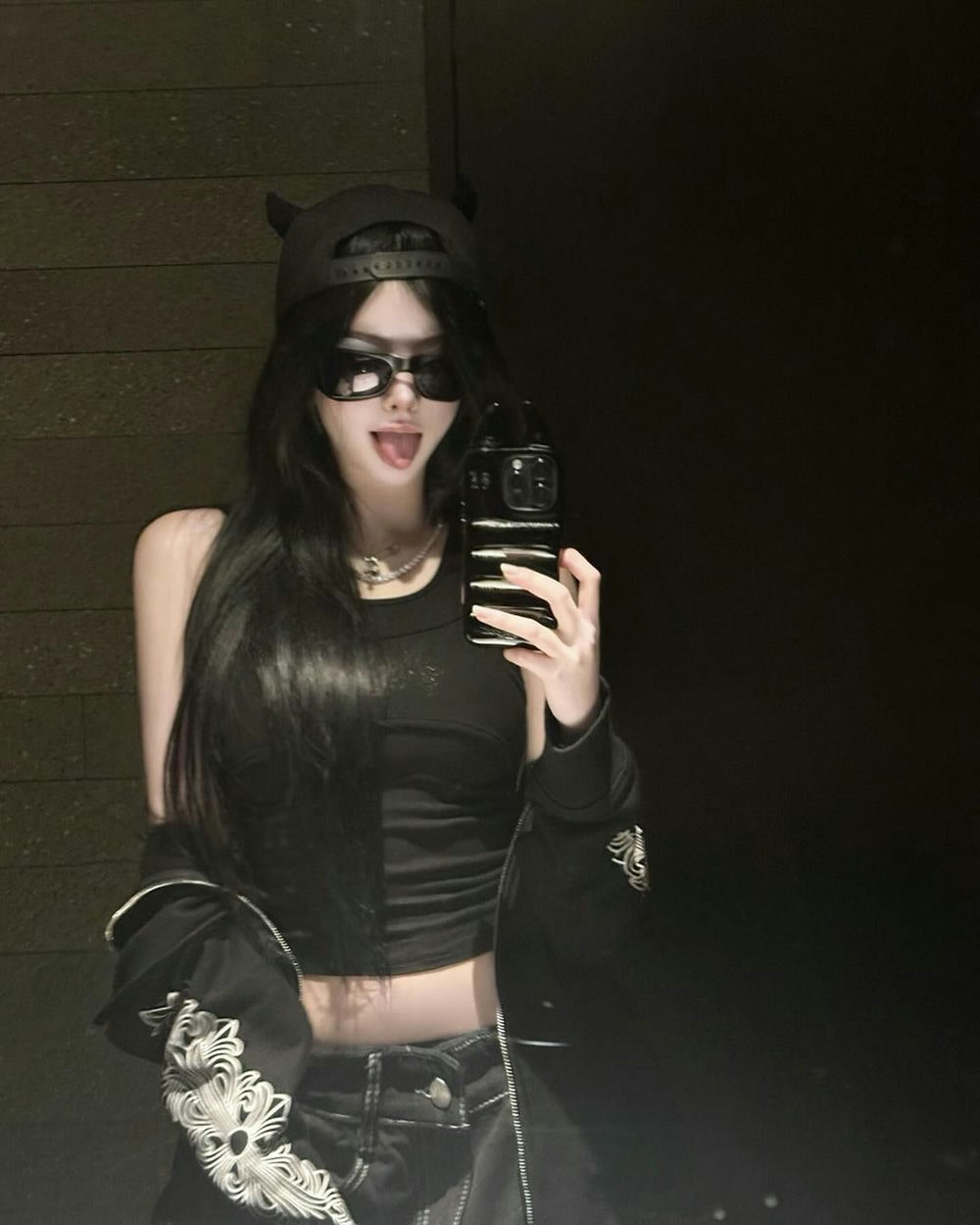 Ảnh bad girl lạnh lùng.