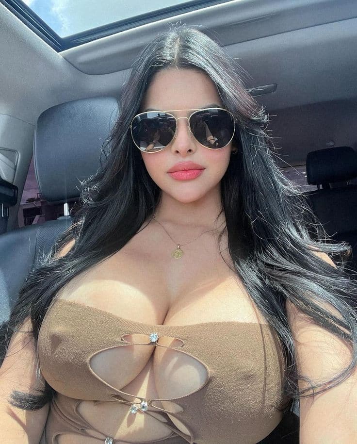 Ảnh cô gái múp dịu dàng nữ tính.