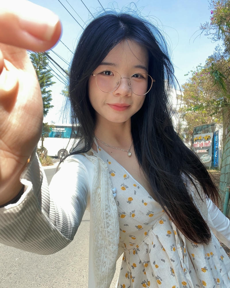 Ảnh gái xinh 2k9 đeo kính