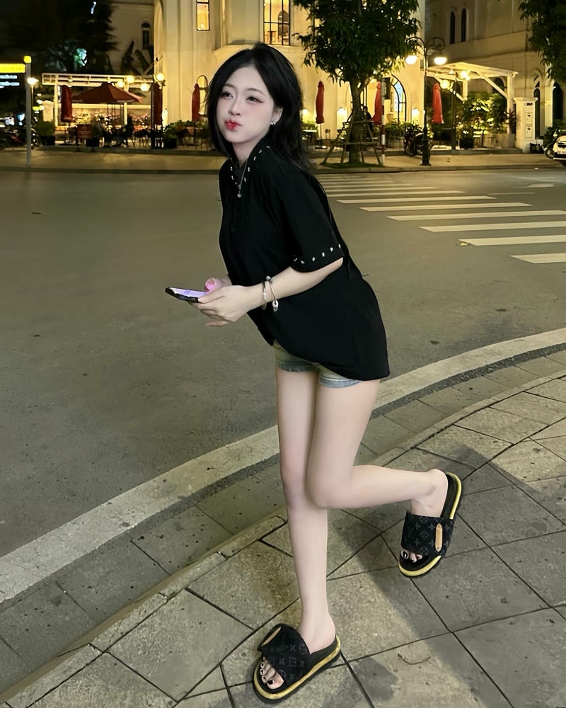 Ảnh gái xinh 2k9 mặc quần ngắn