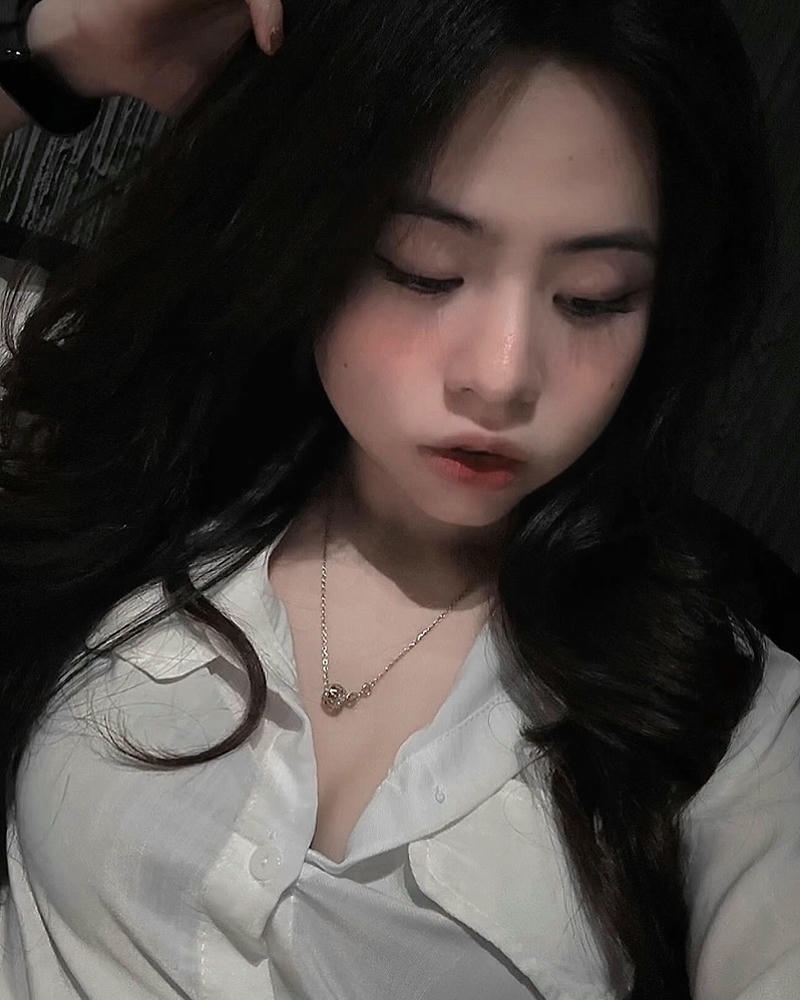 Ảnh gái xinh 2k9 mặc sơ mi