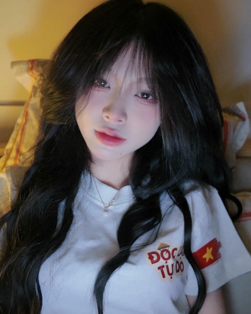 Ảnh gái xinh 2k9 yêu nước
