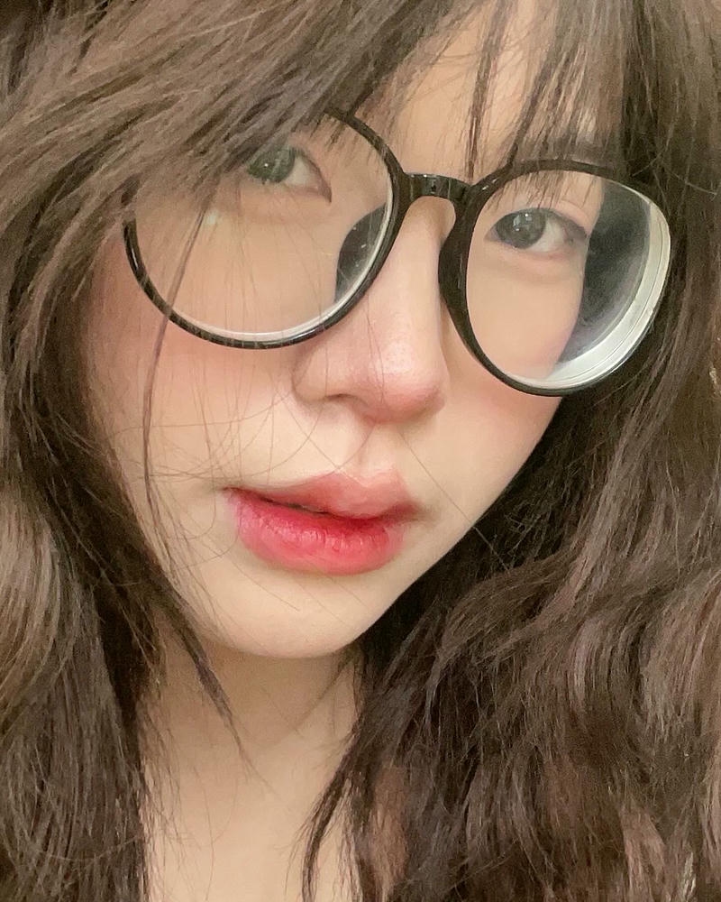 Ảnh gái xinh đeo kính cute