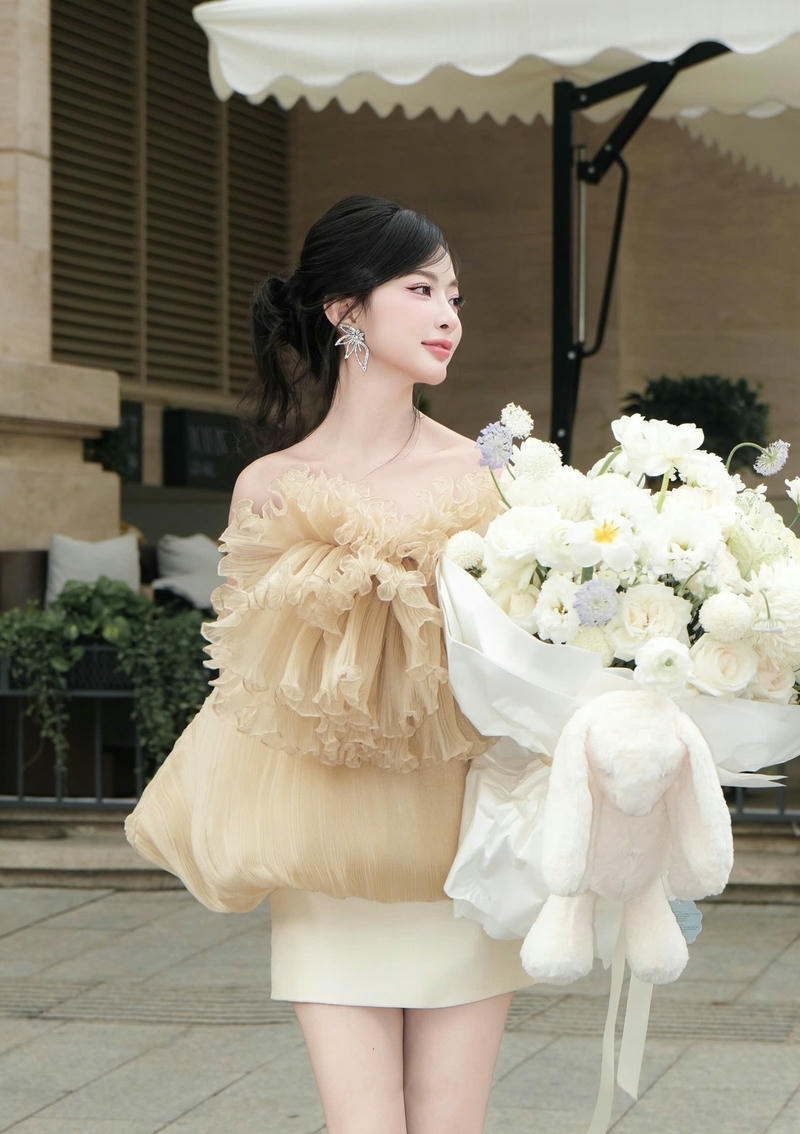 Ảnh gái xinh váy ngắn công chúa
