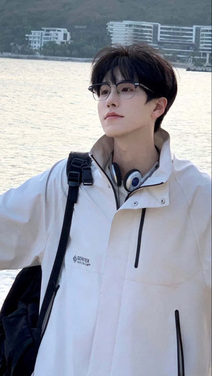 Ảnh thời trang trai kính