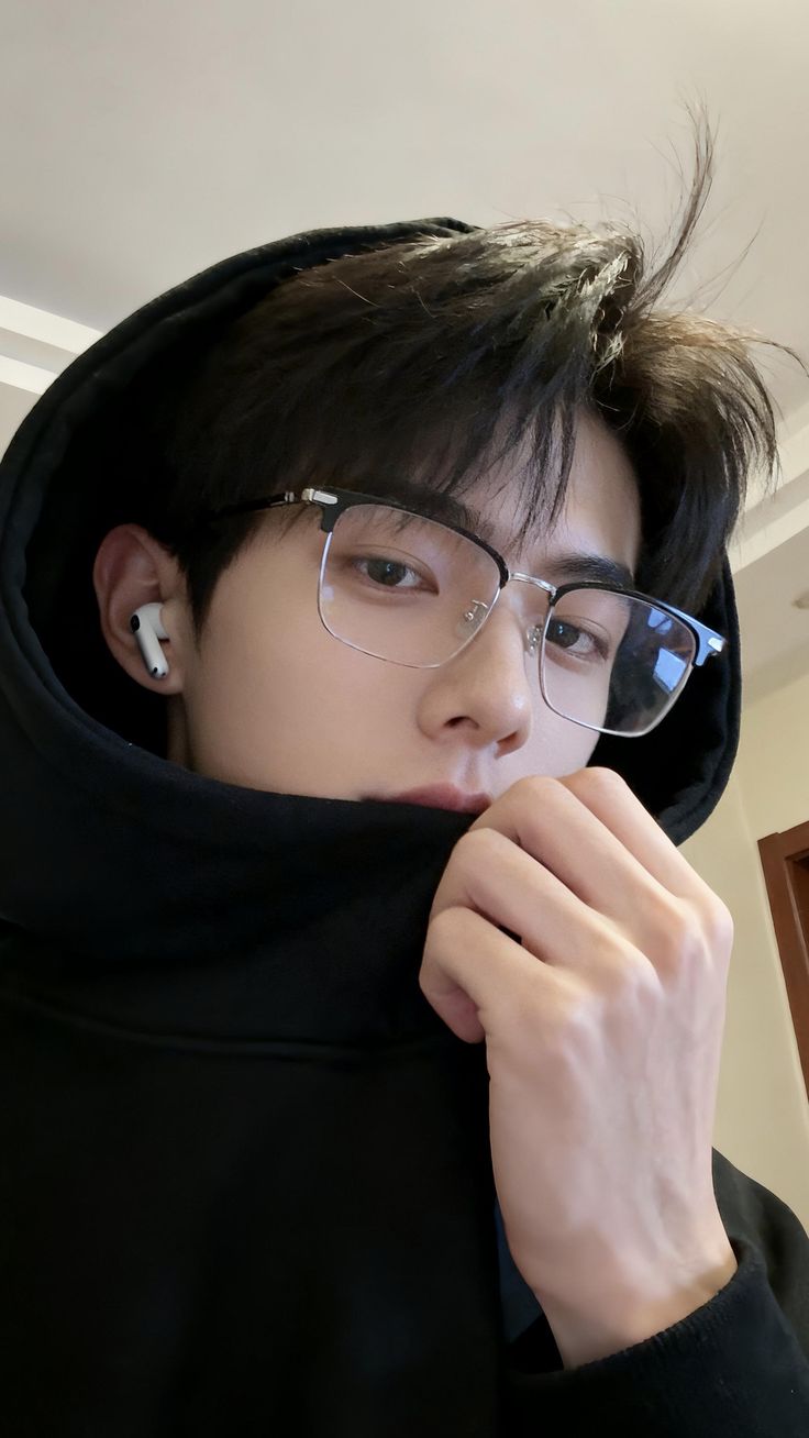 Ảnh trình diễn trai kính