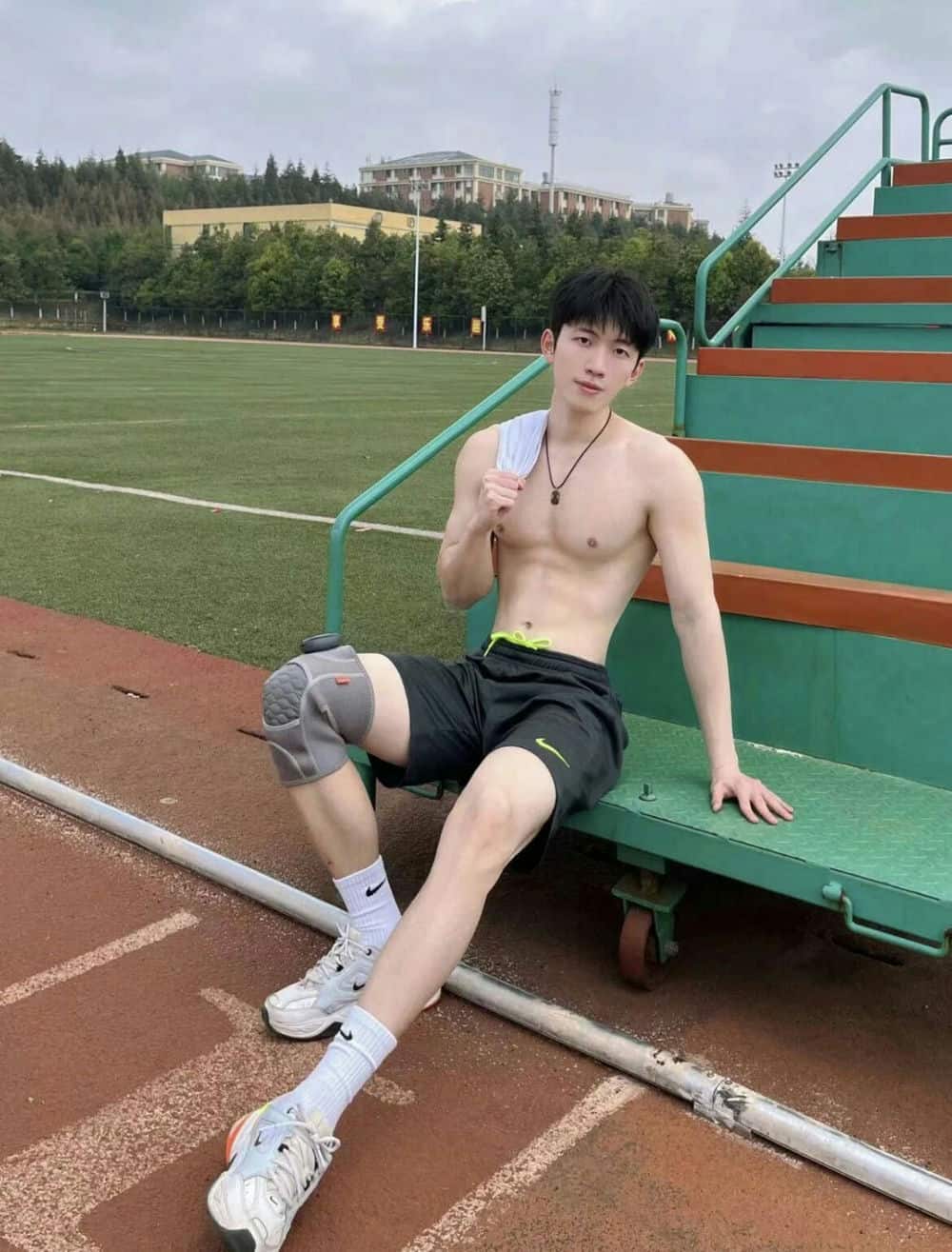 Cơ bụng sáu múi săn