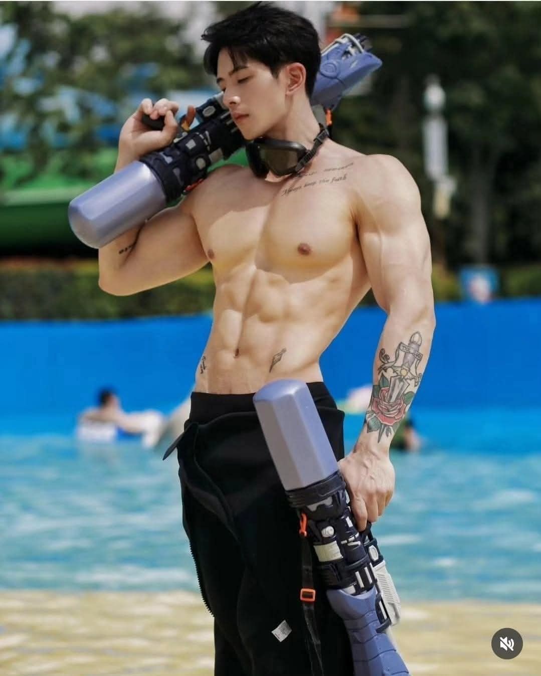 Cơ thể trai sáu múi