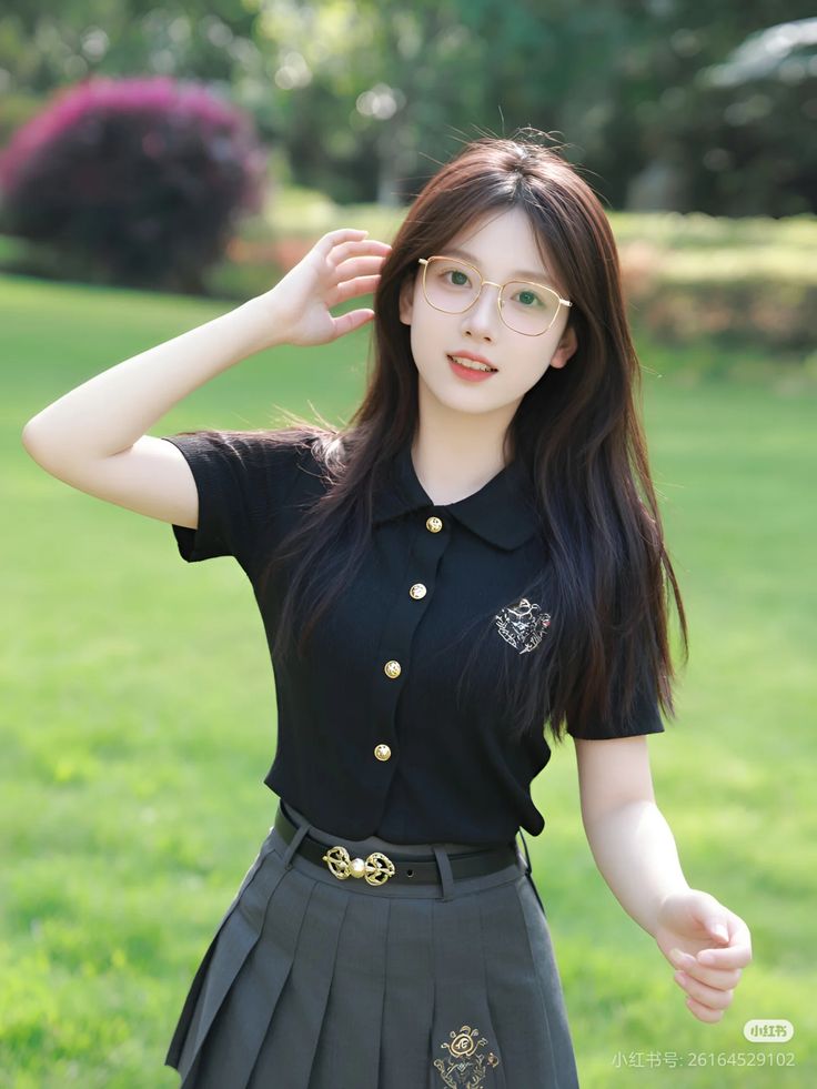 Góc chụp gái đẹp đeo kính