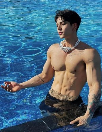 Trai khỏe sáu múi săn