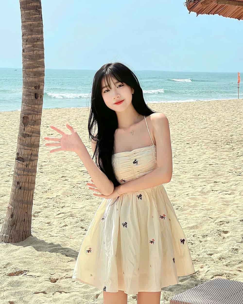 Váy ngắn tôn dáng xinh