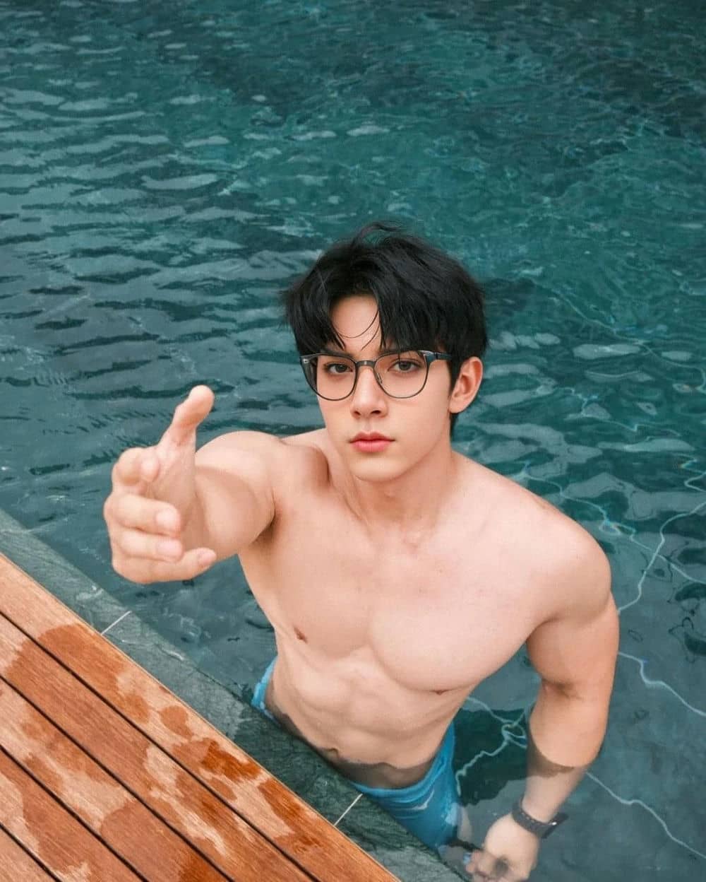 Vóc dáng trai sáu múi