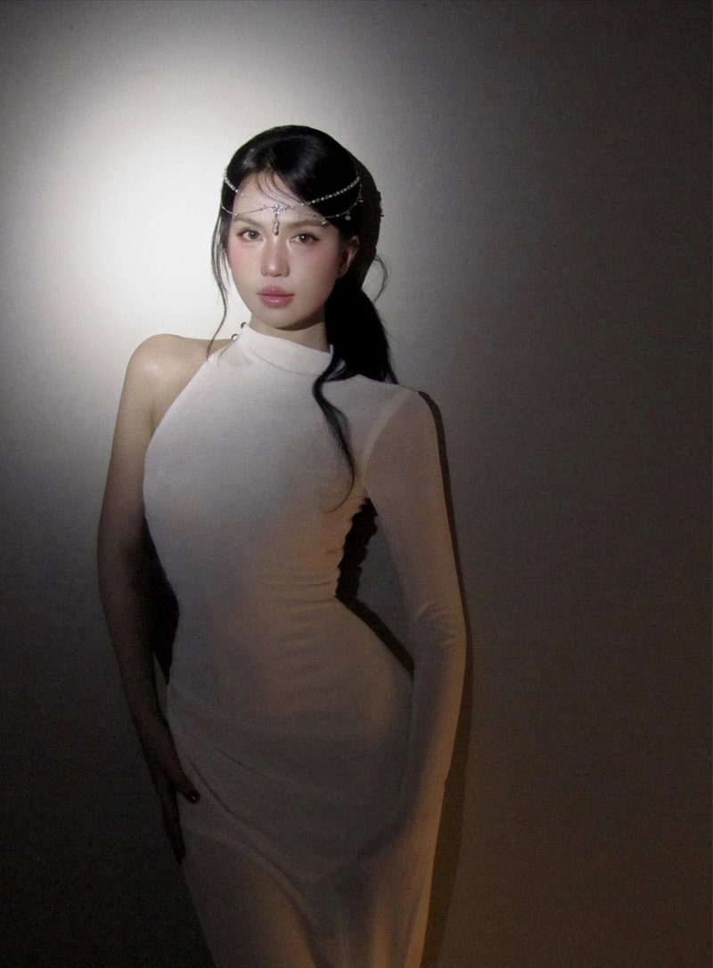 ảnh Ngọc Trinh phong cách.