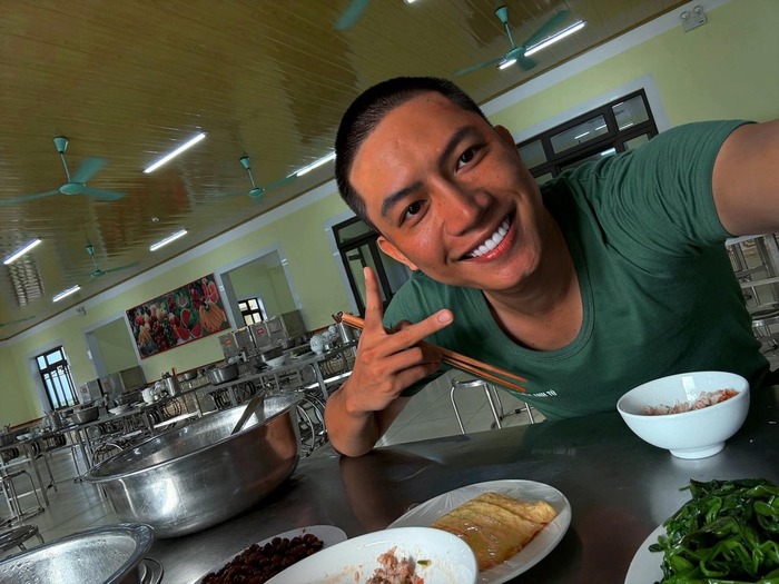 ảnh anh tú sao nhập ngũ