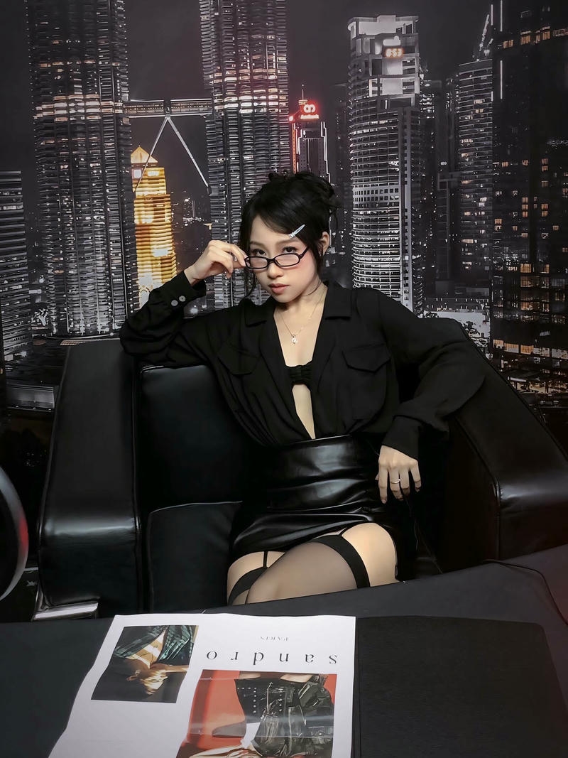ảnh bad girl đeo kính