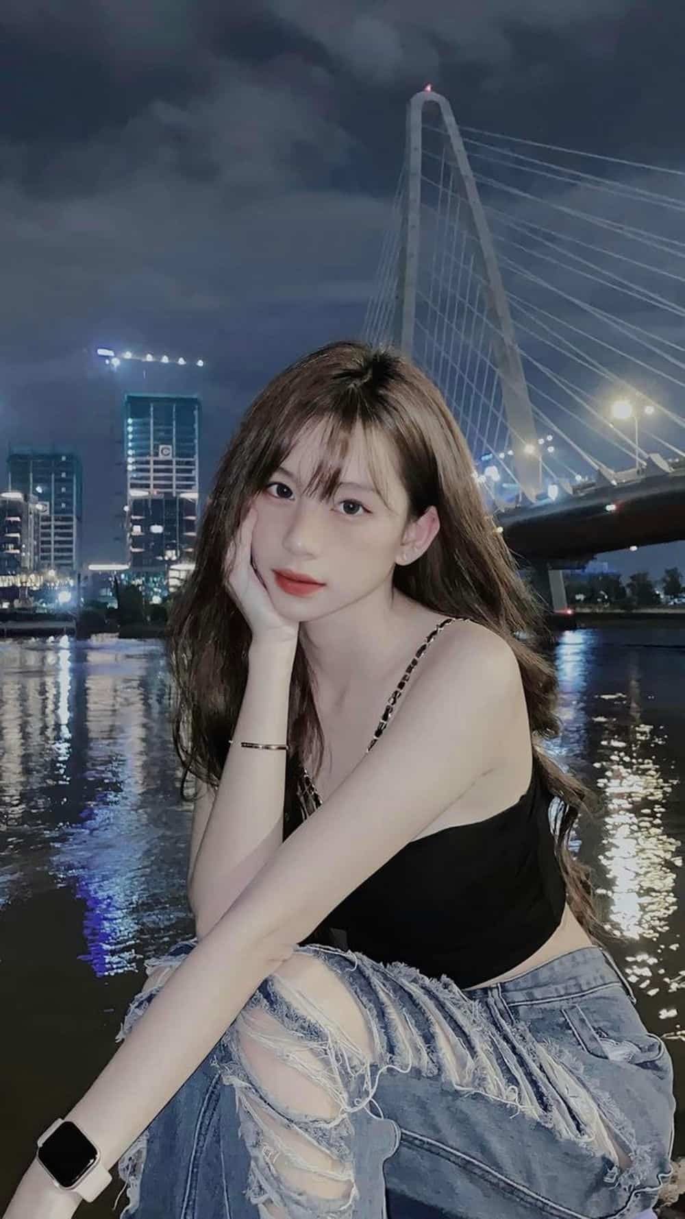 ảnh gái buồn đơn độc