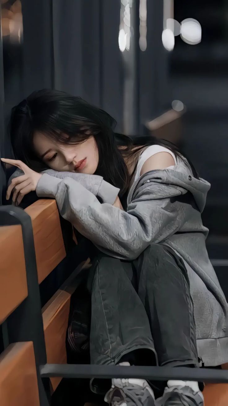 ảnh gái buồn nhìn xa