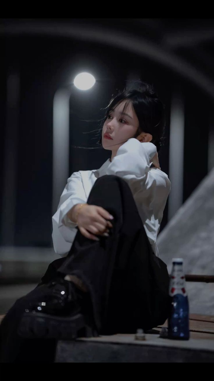 ảnh gái buồn trên phố