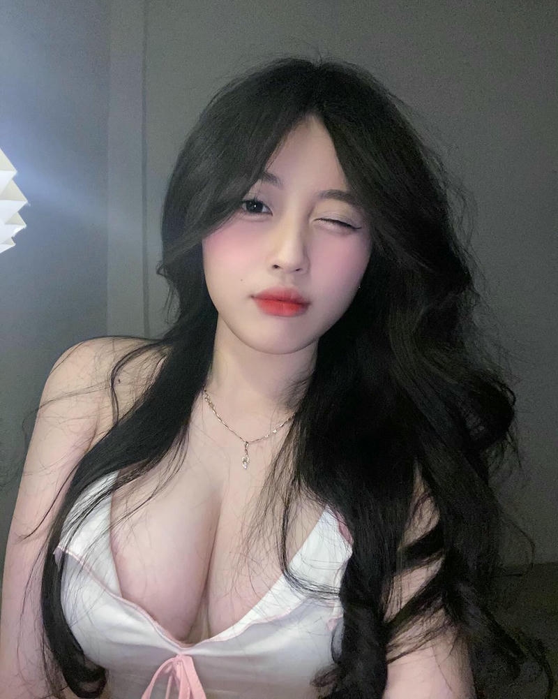 ảnh gái múp vú to