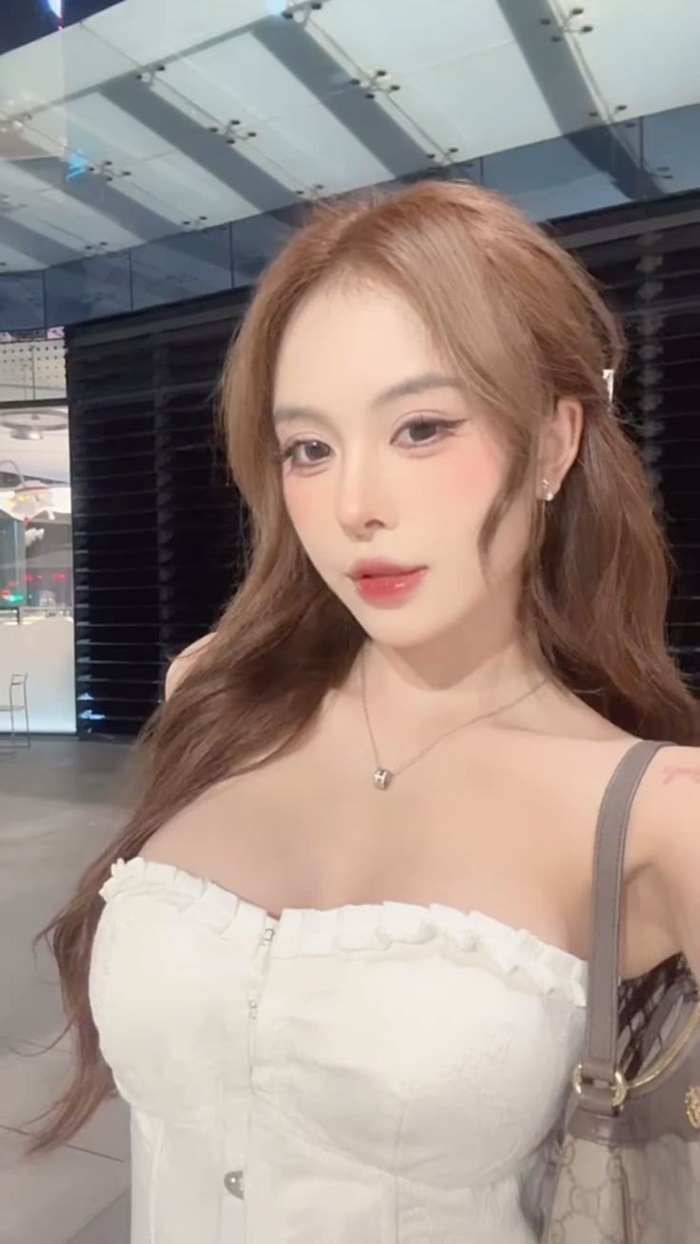 ảnh gái xinh 2k7 vú to