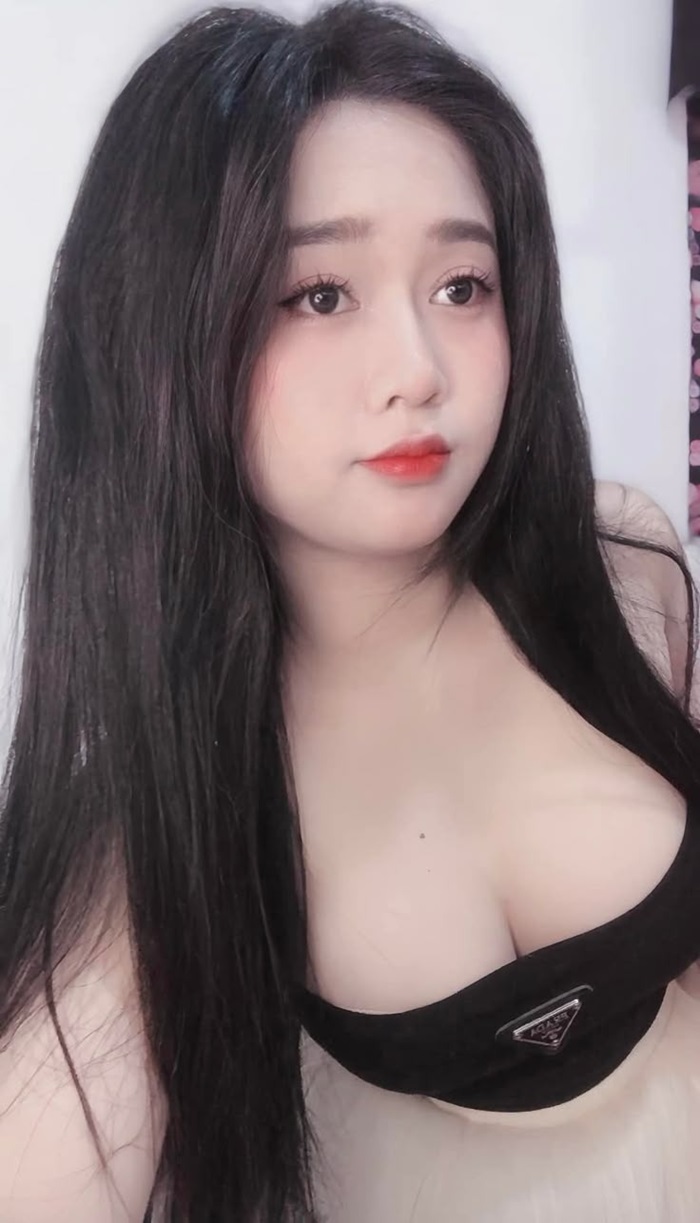ảnh gái xinh 2k9 có khe ngực