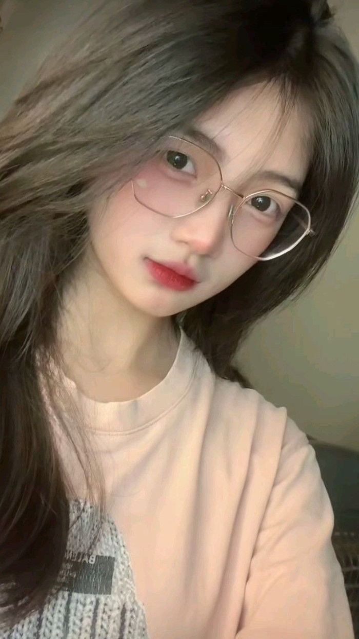 ảnh gái xinh 2k9 đeo kính