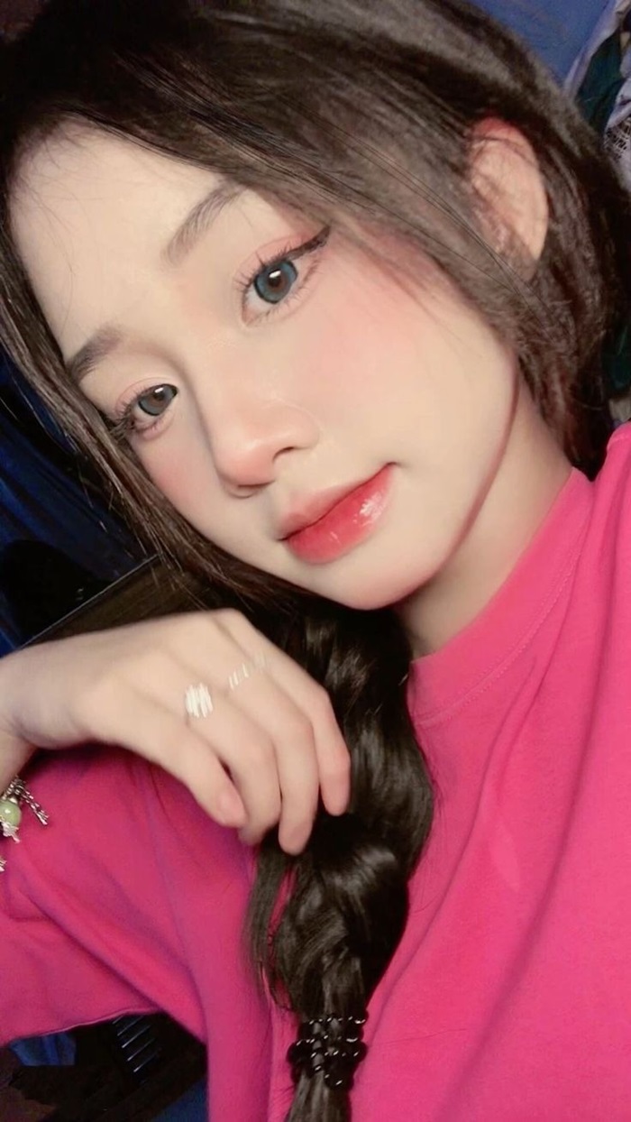 ảnh gái xinh 2k9 tóc xoăn