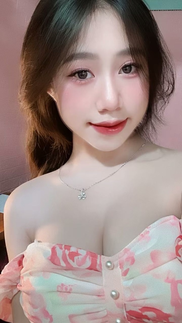 ảnh gái xinh 2k9 vú to