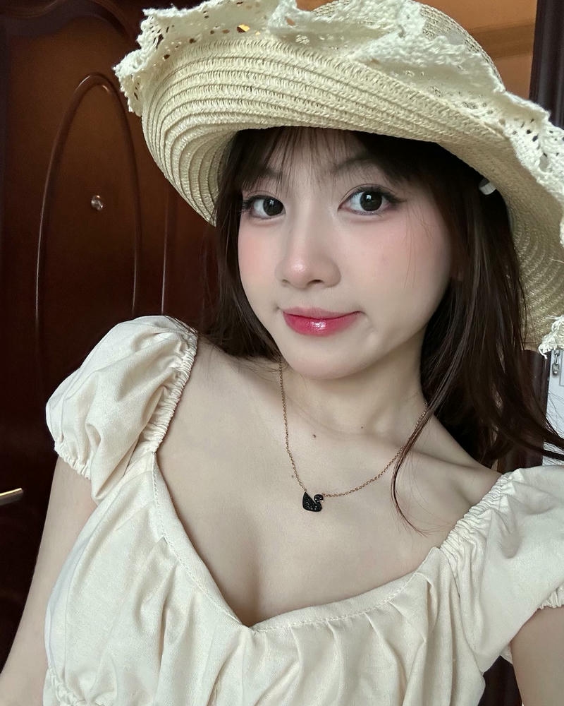 ảnh gái xinh Việt Nam đội mũ