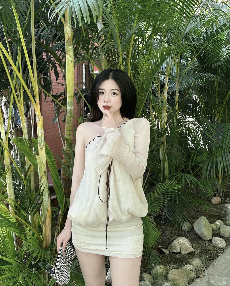 ảnh gái xinh cute hở vai