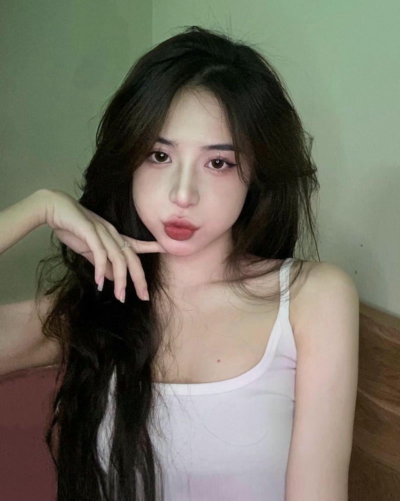 ảnh gái xinh cute mặc áo 2 dây