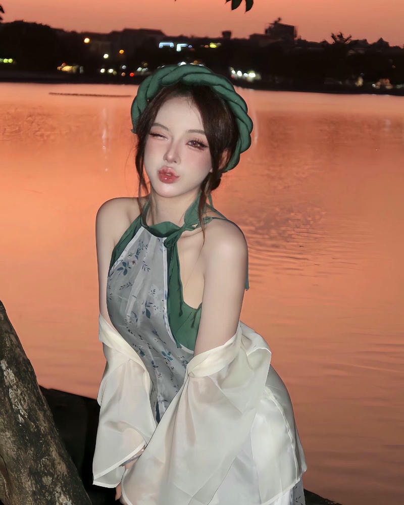 ảnh gái xinh cute nháy mắt