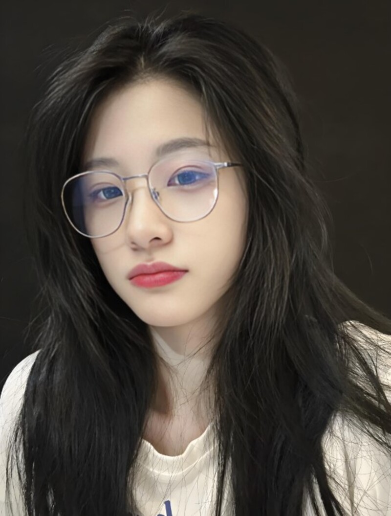 ảnh gái xinh đeo kính 2